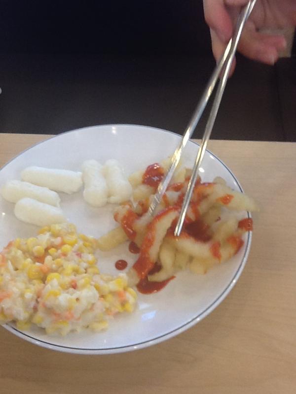 Funnel516's tweet image. 저빨간건....초고추장....