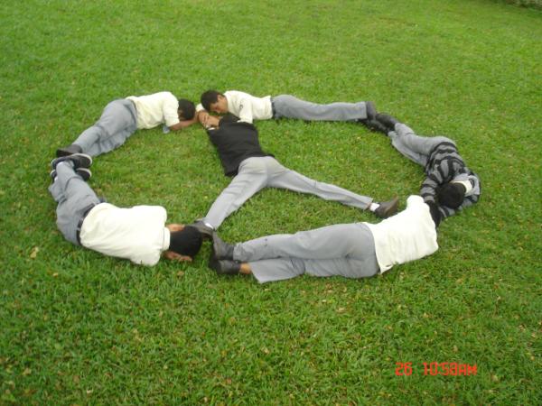 PlankSociety's tweet photo. RT @Eldyto_L: #planking planking peace @PlankSociety http://t.co/DTlmWL4l