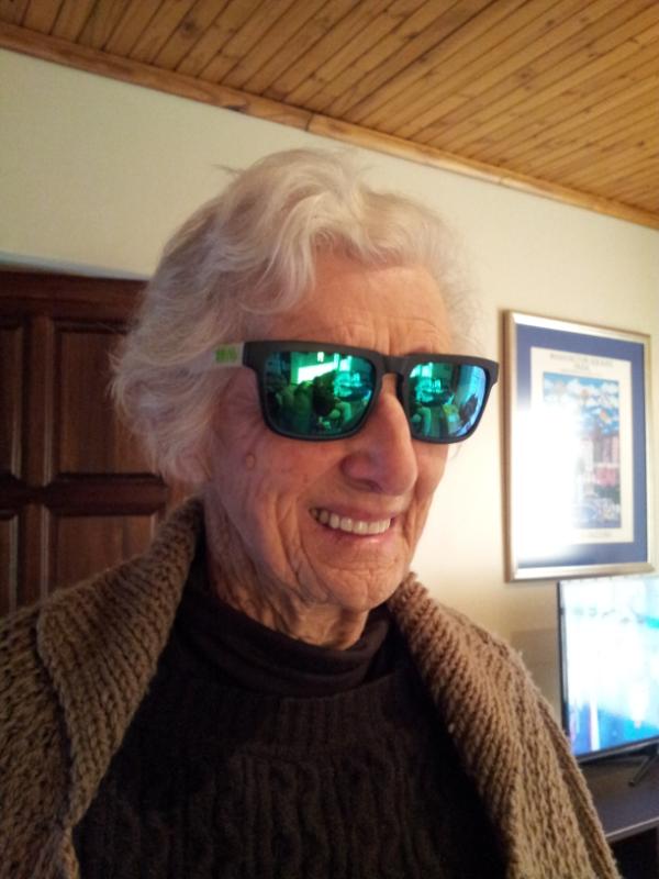 TerenceVrugtman's tweet image. Granny rocking my shades! #Block43