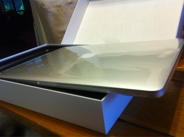 DizzyPiper's tweet image. Why hello Mr. Retina Display, it looks like we&apos;re gonna be best friends #newcomputer #macbookproretinadisplay