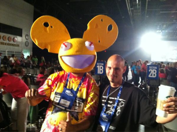 DJ_Ryeoner's tweet photo. @scentsy #sfc2012 having a great time already 8am http://t.co/eAC76Zc7