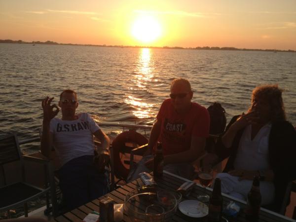 Juster jun Zwitsers leven! <a href="/klaasjonkman1/">klaas jonkman</a> <a href="/DannyH786/">Danny</a> toen nog mei telefoan