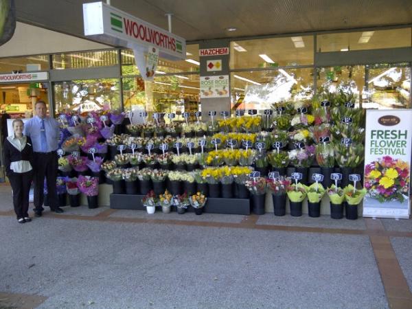 kenodeano's tweet photo. @TMizzen @kevindhnaram Bulimba's Rose Festival. The display is out the front of the store on Oxford street. http://t.co/rsDwWq7U
