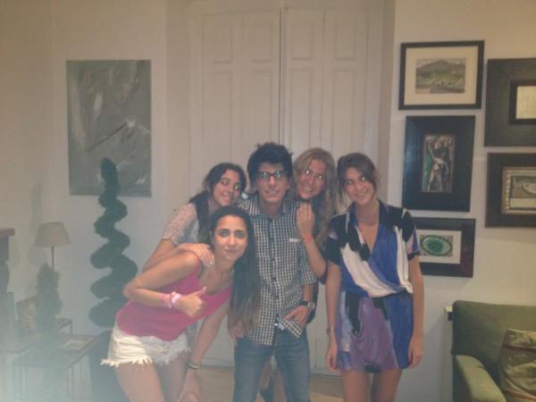Blancapuigb's tweet photo. Como en los viejos tiempos @DanielSGallego @mariaherbosa @MariaMonteroo @Regi_marti http://t.co/s8uB1Tn4