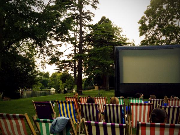 Jamesdoux's tweet photo. Open-air cinema by the Thames. Tonight: The Artist. http://t.co/93EzBUo4