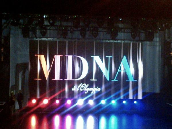 NicoleCoullier's tweet photo. Voici le décor qui attend #Madonna http://t.co/cY4uY4v1