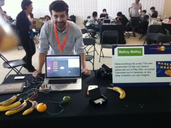 OLPC_MeXicO's tweet image. RT @OLPCCanada: Banana keyboard via Scratch and Makey Makey! #scratchmit2012