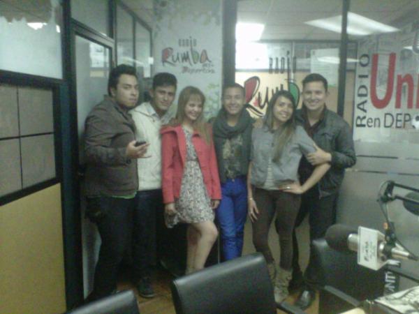 marcolegislativ's tweet photo. Staff #Estodeleyfpega con #MichelleCordero by Radio Rumba! http://t.co/D0jWz5OP