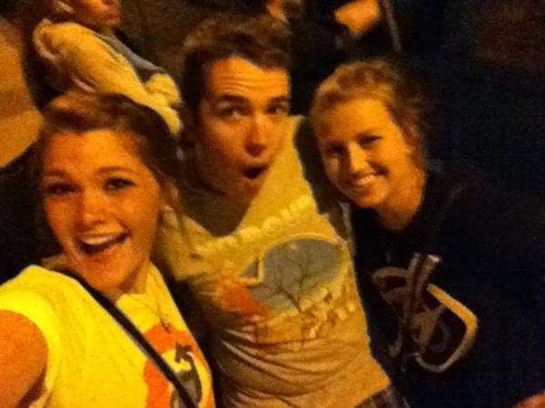 beaconstreet's tweet photo. Just ran into some fans from Texas! These ladies rock! http://t.co/Uij1oHcQ