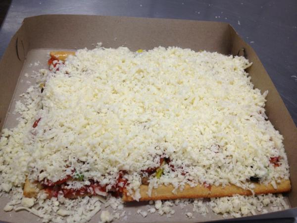 Zontinis's tweet photo. 6 slices with everything! So, are you hungry for some good pizza? Just call ahead at (740)633-3222 to place your order! http://t.co/PweH2Ldr