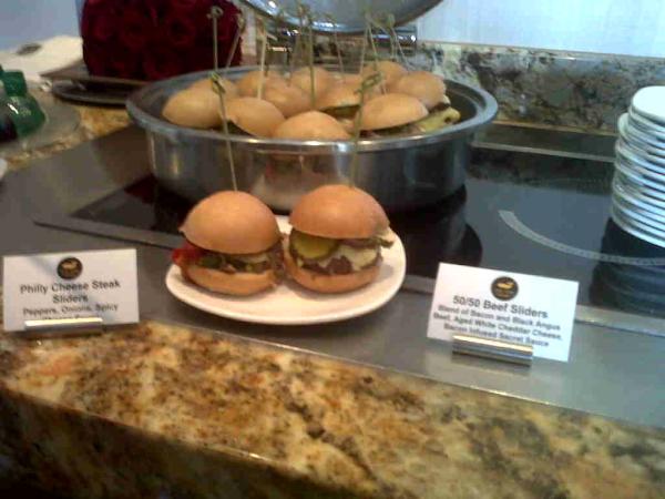Hotel32's tweet photo. Thanks @TheVegasPub for the Sliders! They are sooo delicious. http://t.co/JBXBlewi