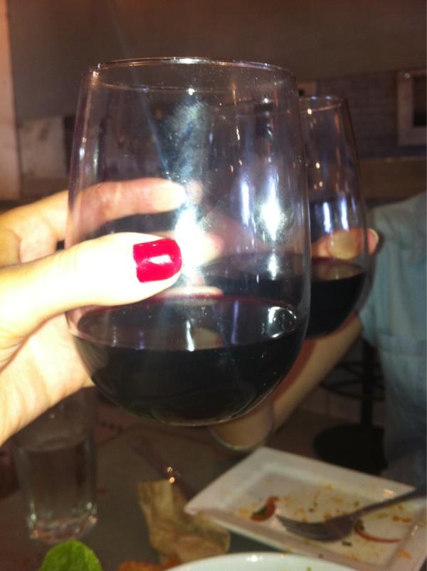 andyescalona's tweet photo. Por nuestras vidas !! Y xq tener una amiga como tu Zzz #LaJohnson es lo mas !! http://t.co/eaYHCIYb
