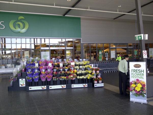 kenodeano's tweet photo. @GregBw2k @BazzzzR@ScottWa27178413  @braddodwell Ashgrove's weekly weekend flower market. http://t.co/E0eZBoaQ