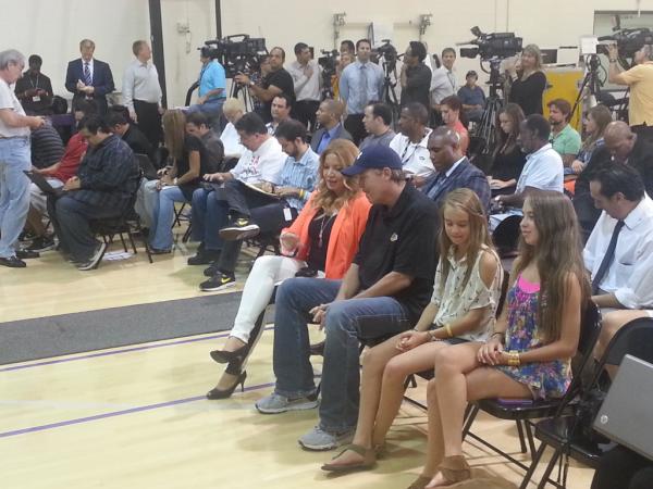 beautiifulkb24's tweet image. How exciting!!RT @Lakers: Lakers executives @JeanieBuss &amp;amp;amp; Jim Buss await @DwightHoward's arrival. #DH12LA