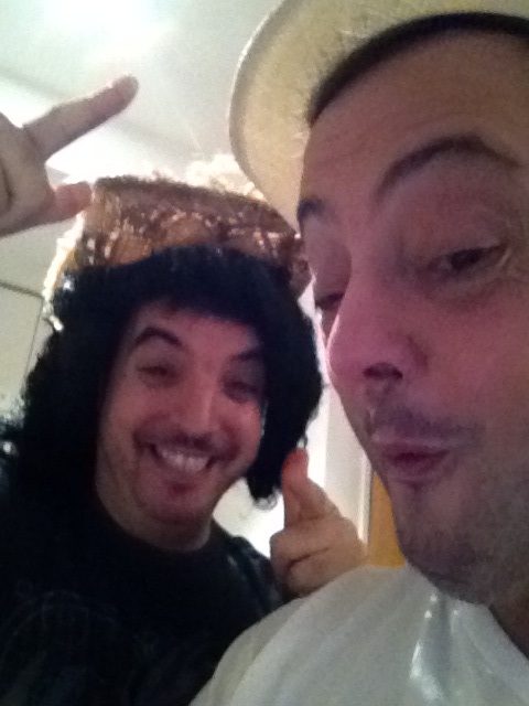 cabitodemiedo's tweet photo. Play en casa con @DieRipoll suena Franco de vita "tengo una pena" y saliò el baile con sombreros. Si, estamos muy mal. http://t.co/W3wKpAuj