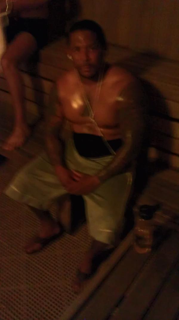CoolLipBalm's tweet photo. Im the only dude in the suner with tattoos. http://t.co/m2bCZwgX