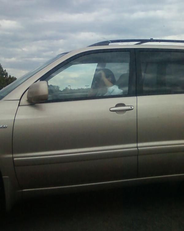 SpringsDrivers's tweet image. Must have been an important call.... #hangupanddrive #baddriver #idiot