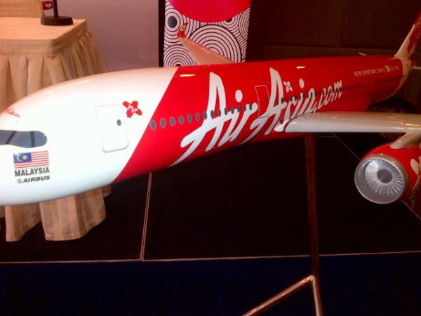 dharmadi53's tweet photo. "@azranosmanrani: Love these widebody planes. Want more. http://t.co/NhfKMldz" congratulation for Airasia-X.