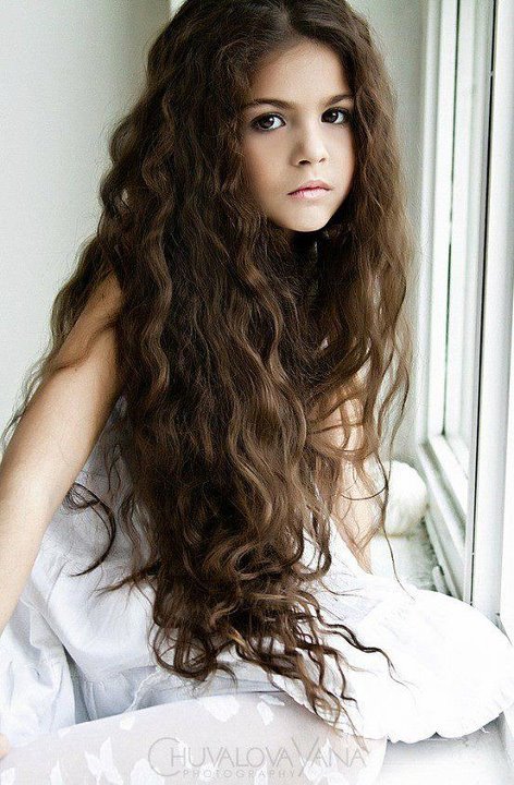 QuoteandNailart's tweet photo. RT if you love her hair !! http://t.co/DPqUdDiJ