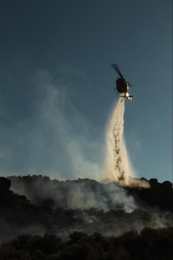 LostFireBLM's tweet image. Helicopter drop on the #LostFireBLM #LostFire  (M.Dolan, BLM)