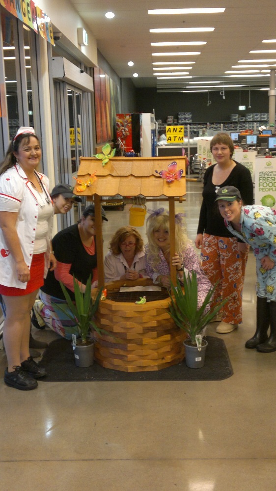 BarnesyDavid's tweet photo. @tjeerdjegen @Garyggb The team at Caloundra starting off the Fresh Future campaign. GO TEAM GO http://t.co/4mbgfWlC