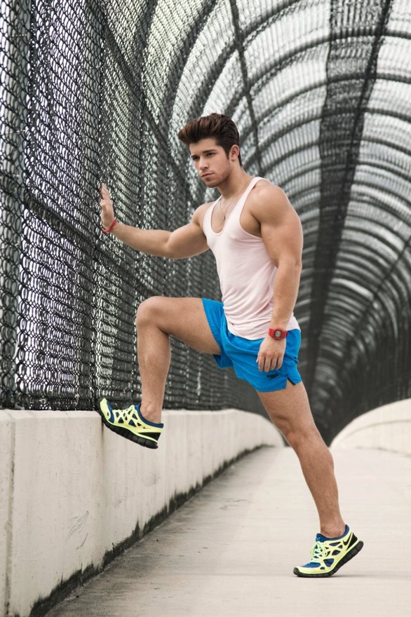 essentiallymale's tweet photo. HOT DUDE! greetzz from http://t.co/3K1Mom2C http://t.co/gxIkFe8r