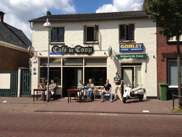 CafedeCoop's tweet photo. Terras in #Sprundel is een feit @CafedeCoop http://t.co/6QJuVnQf