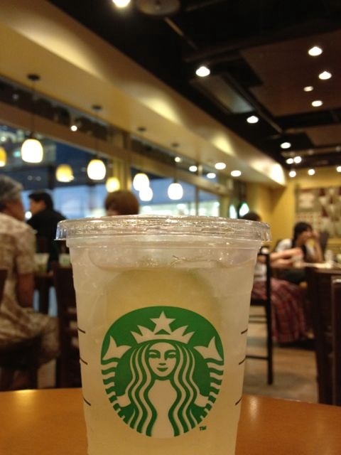 xue510's tweet photo. キャナルのスタ��でちょっと休み☆*:.｡. o(≧▽≦)o .｡.:*☆ http://t.co/rKhUpsoX