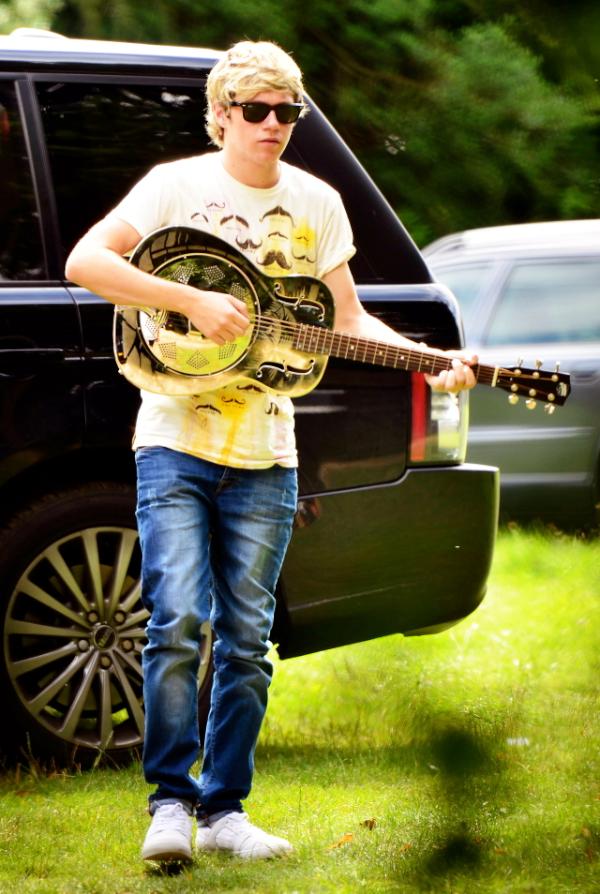 "<a href="/1DFranceUpdates/">1DFranceUpdates</a>: Niall - Studio, 08.08.2012 "