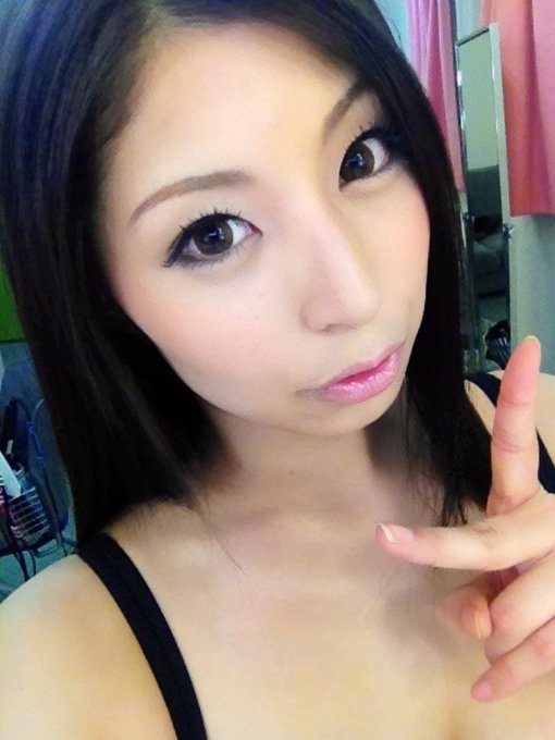 撮影が終わって、さっき帰宅したよ(・&forall;・)あと、6時間半後にわまた撮影なのだあ(；ﾟ&forall;ﾟ)明日わちゃんと早く終われるよーに頑張らなきゃ(｡ŏ﹏ŏ)♡ http://t.co/3lD53w0M