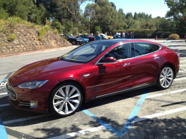 CNETAlwaysOn's tweet image. Tesla Model S. Drool. #unboxing #alwayson