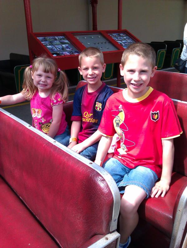 KatePearce74's tweet photo. @benhoeksma @LizaHoeksma pleasure beach in the sunshine http://t.co/fQPzAAME