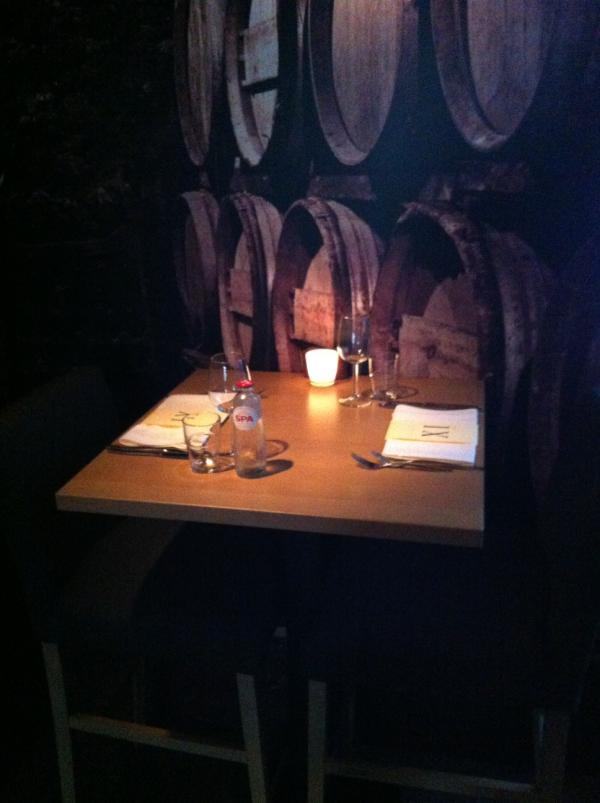 XIGebodGoes's tweet image. Kaarsjes aan, Spa'tje koud... @Goesje kan komen. Lopen we straks nog ff door de #Vuilstraat oude stijl ;)