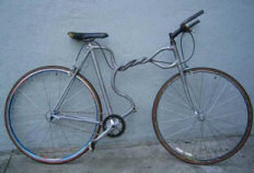 CyclingHumour's tweet photo. In this image you can see the effect that all of the hair-pin bends of the TdF have on a bicycle #Tdf12 http://t.co/IKWsXwXx