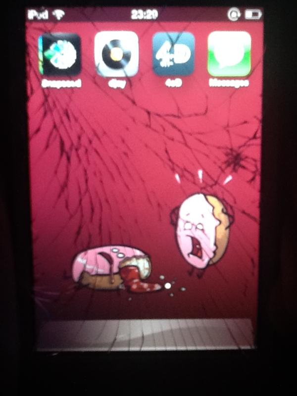 Camytaylor's tweet photo. Dropped my iPod and it SHATTERED!!!!! http://t.co/8NsjA2fc