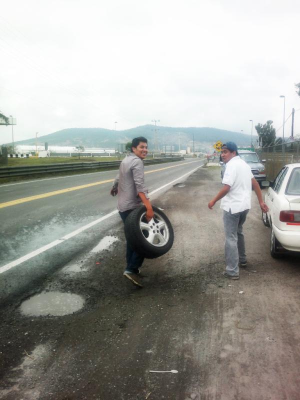 teoorteganava's tweet photo. aqui con @danieleichon pasando aventuras haha!! http://t.co/cOQPpLqS
