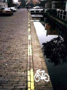 CyclingHumour's tweet photo. Crosswinds DO NOT exist... well at least I hope they don't... http://t.co/KQzyvm2O