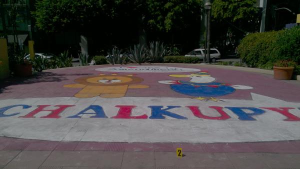 ooPhoenix's tweet image. "@punkboyinsf: #ChalkupyLA @FreshJuiceParty @occupythemob @pfailblog @oaklandelle @KKranus @codeframesf #OO #OWS #OLA http://t.co/KsjoTYun"