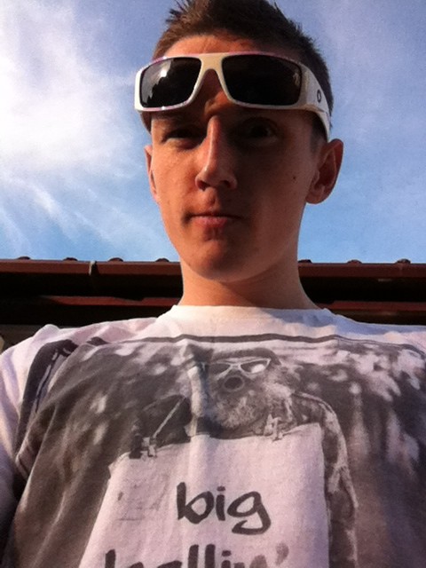 Syndicate's tweet photo. Yes there is a hobo on my Tshirt :) http://t.co/Y71NhyUe