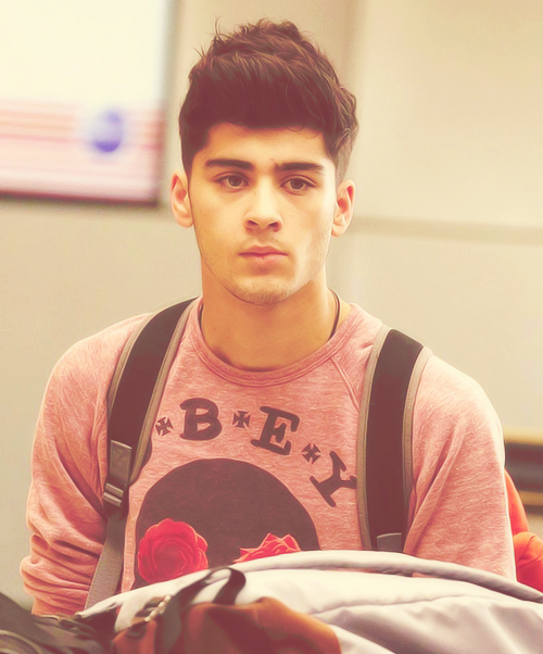 HotGuys143's tweet photo. Zayn Malik http://t.co/mjKgaBBR