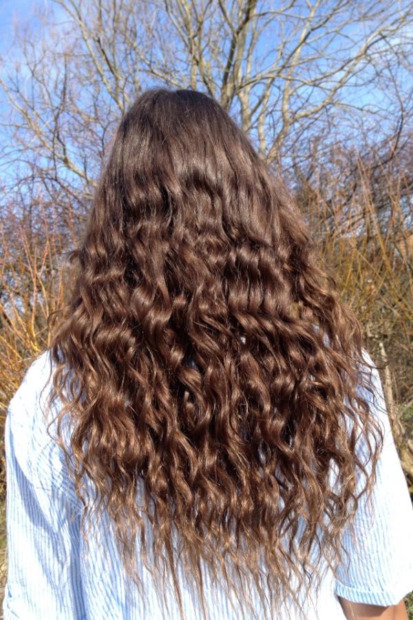 ErinBatesCM's tweet photo. // My hair is so hard to have a good hairstyle! Help someone? Took this pic later this year. http://t.co/kw80IaIv