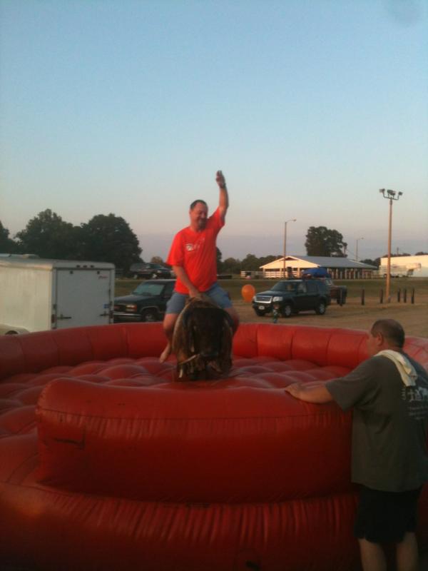 Matt_Brewer_'s tweet photo. Rick on the bull! #lpsenatobia #tatecountyfair http://t.co/xvcxJnEz