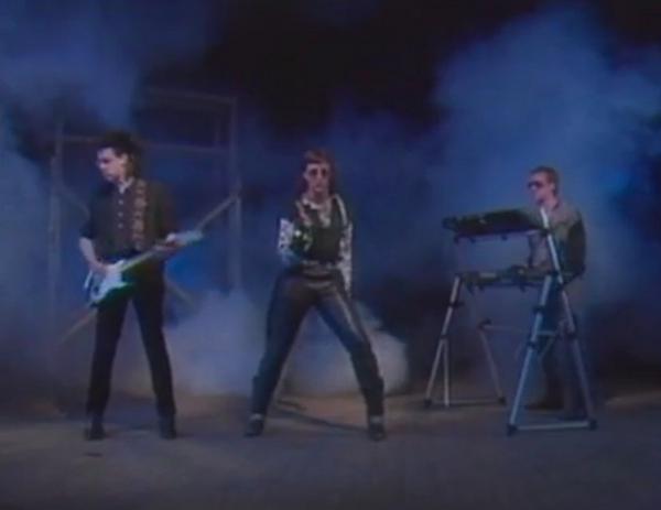 SantiagoCorreaJ's tweet image. #ASplitSecond &quot;Mambo Witch&quot; youtube.com/watch?v=UICL7j… #80s #newwave #electrodark #rock #followme #síganme #sígueme #seguime