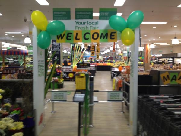 bert_vandenberg's tweet photo. @Murp1961 @LeonWoolworths @krisricho . A welcome to our customers for market day today. http://t.co/LC1WFBId