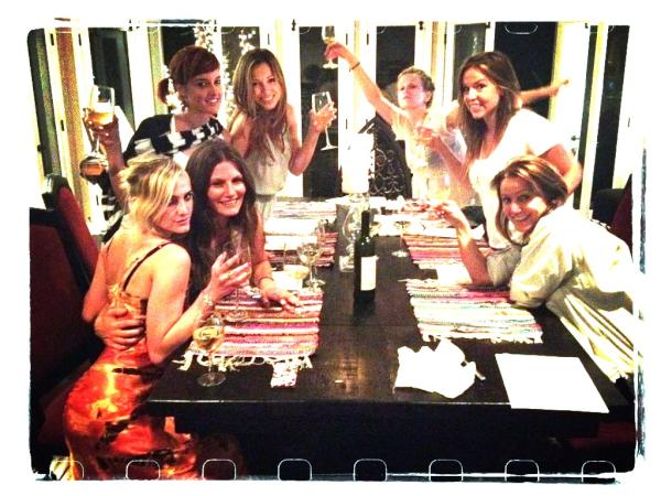 lolozelman's tweet photo. Girls night with my favorite ladies @ashleesimpson @TinaSimpson @kristinburns @YesImAlice @SimpleeKatyLee @SykDecor http://t.co/unI0GCLt