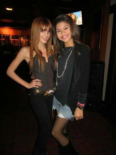 lheer's tweet photo. @bellathorne   hey   bella   fashion  is  my  kryplaynite  rocks   and   same  heart    follow  me http://t.co/XXt2LzZh
