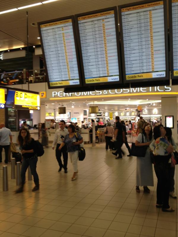 JMdeGROOT's tweet photo. Ja ja, ik ben op Schiphol.... Nog 12 uurtjes en dan ben ik bij Roos op Aruba! #aruba #wachtenduurtlang http://t.co/JRiG39J