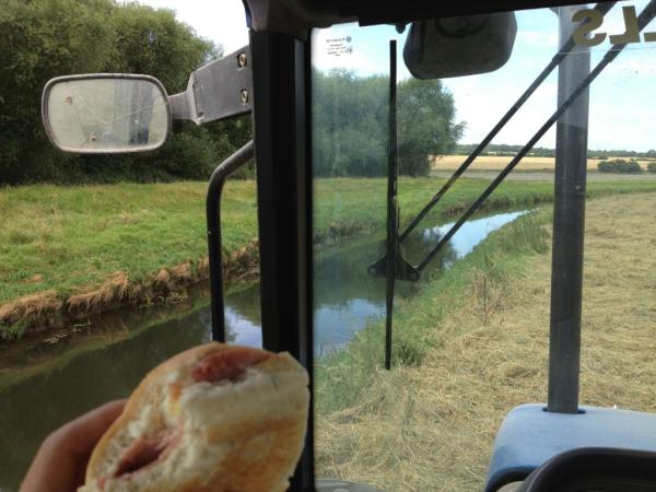 Joeseels's tweet photo. Not a ba spot for a bit of lunch :) http://t.co/t4jpU0Ab