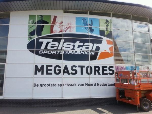 rolflebbink's tweet image. Mega klus voor #Textline bij #Telstar Megastore @Groningen, meer dan 1000m2 folie plakken, top mannen!
