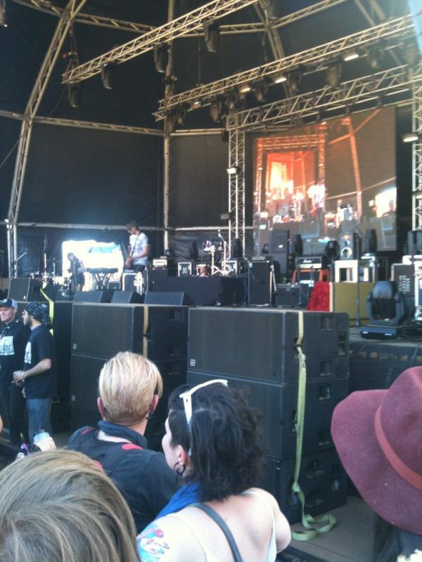 assetMJ's tweet photo. Bombay show pigs killing it @oppikoppifest @jhblive http://t.co/sx0x5ijc